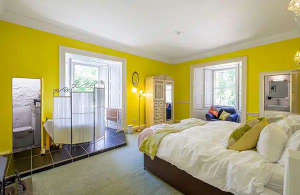 King-James-Room-featured